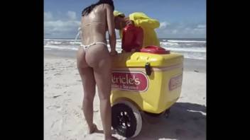 Fiestacasaldf: Micro bikini wife buying popsicles
